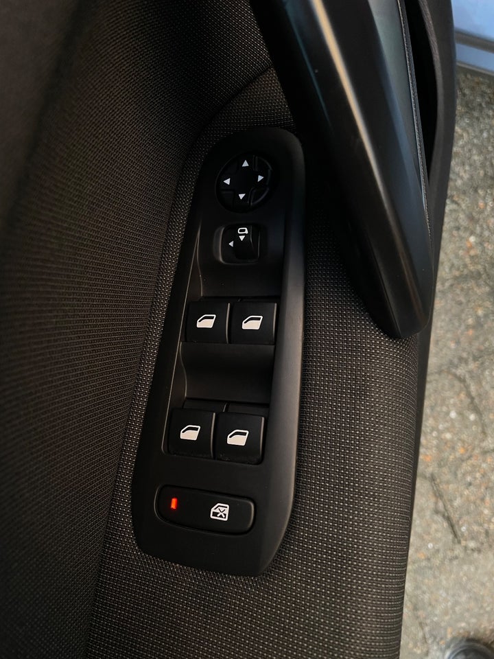 Peugeot 308 1,6 BlueHDi 120 Allure SW 5d