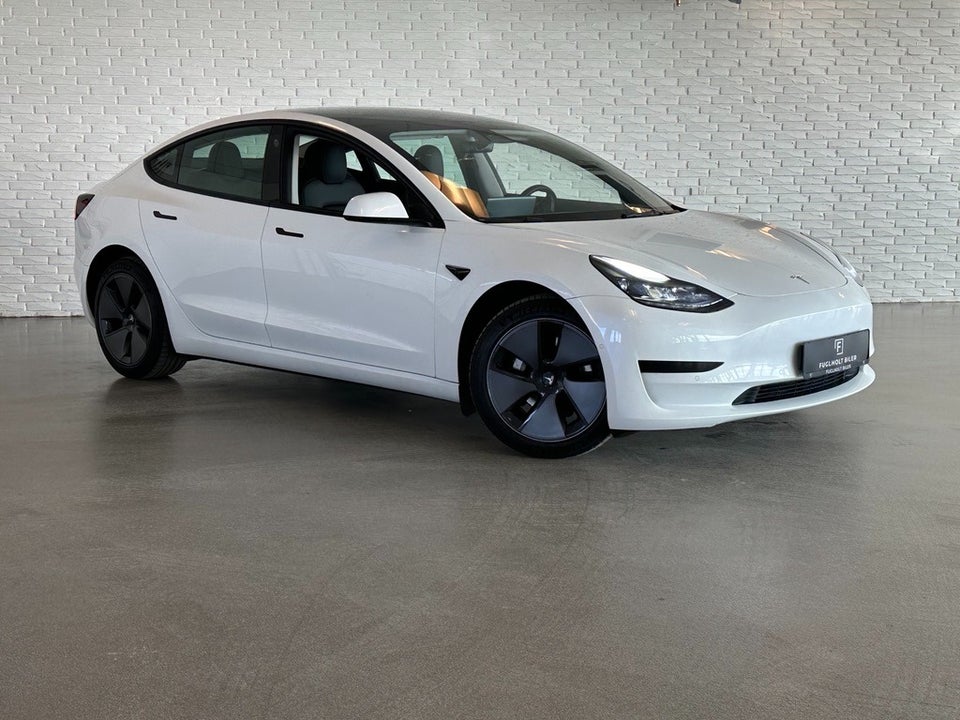 Tesla Model 3 Standard Range+ RWD 4d