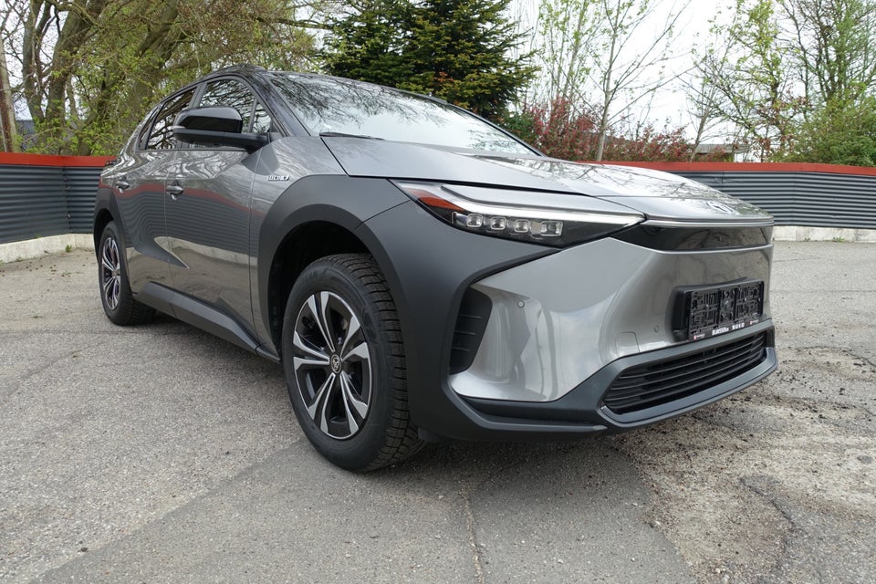 Toyota bZ4X Executive AWD 5d