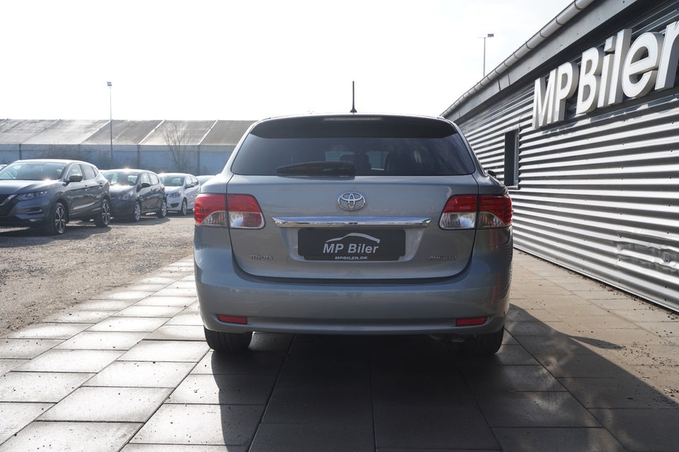 Toyota Avensis 1,8 VVT-i T2 Premium stc. 5d