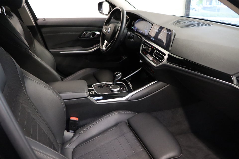 BMW 330e 2,0 Touring Sport Line aut. 5d