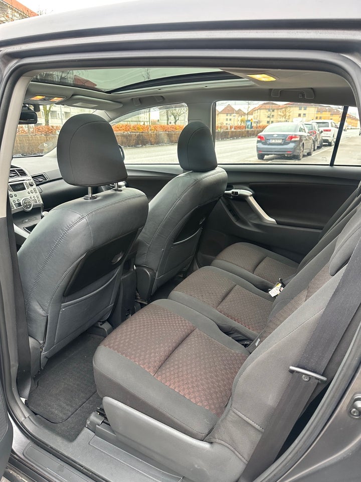 Toyota Verso 2,0 D-4D T1 Skyview 5d