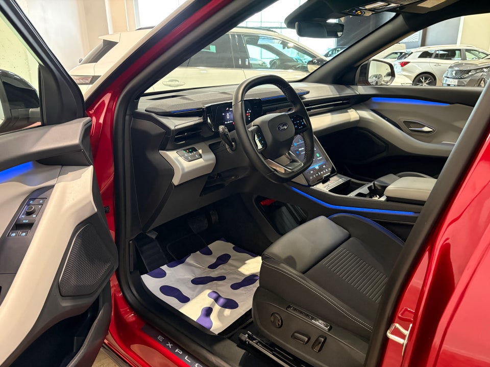 Ford Explorer 79 Premium Extended Range AWD 5d