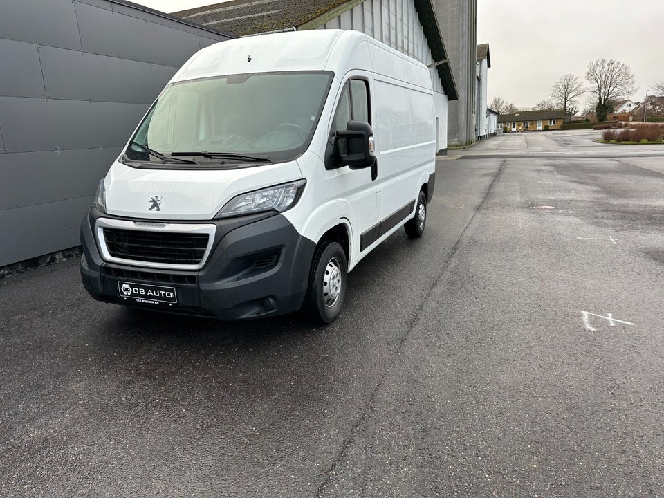 Peugeot Boxer 330 2,2 BlueHDi 140 L2H2 Premium