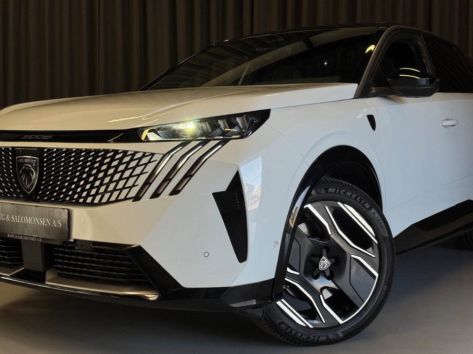 Peugeot e-3008 77 GT 5d