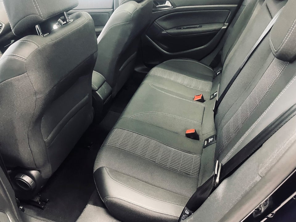 Peugeot 308 1,2 PureTech 130 Allure Sky 5d