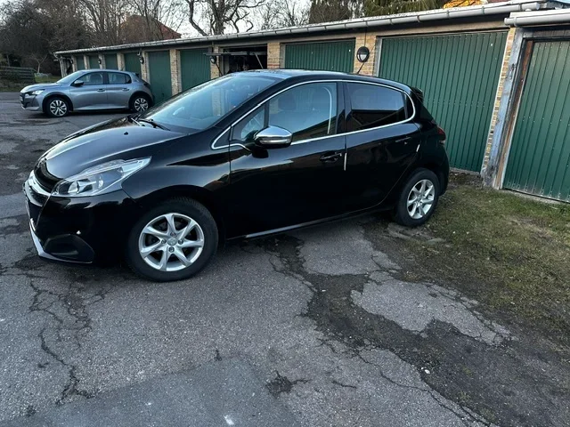 Peugeot 208 1,6 BlueHDi 100 Desire Sky 5d