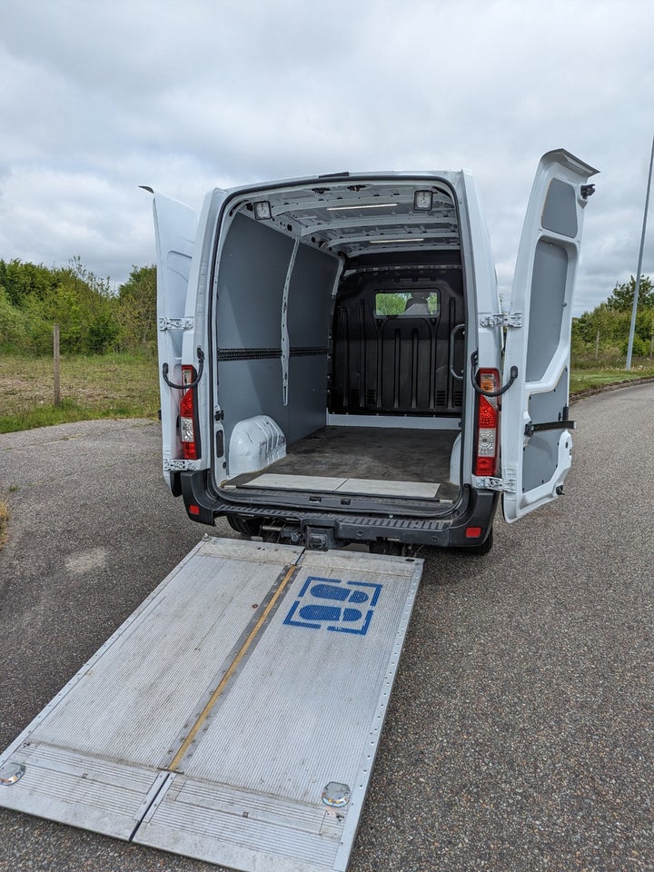 Nissan Interstar 2,3 dCi 150 L2H2 N-Connecta Van