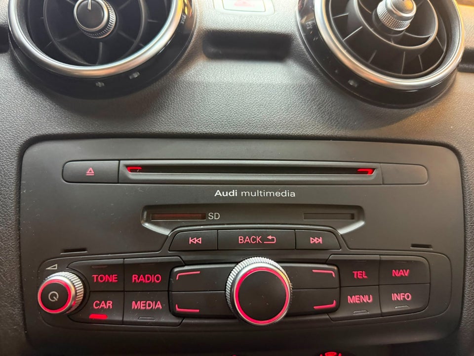 Audi A1 1,6 TDi 90 Attraction Sportback 5d