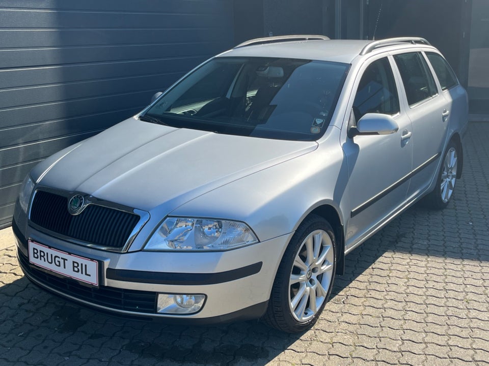 Skoda Octavia 1,6 FSi Ambiente 5d