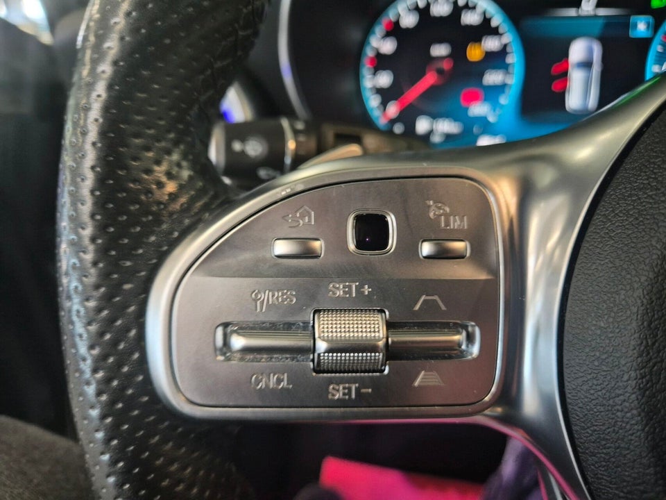 Mercedes C300 de 2,0 AMG Line stc. aut. 5d