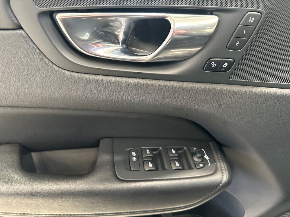 Volvo XC60 2,0 T6 ReCharge Plus Dark aut. AWD 5d