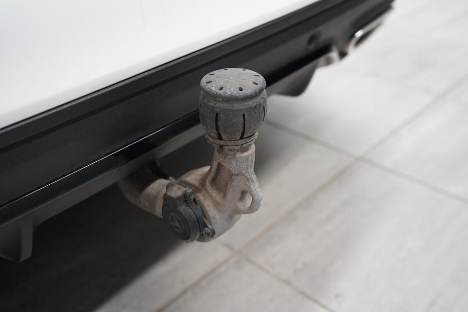 Mercedes C300 e 2,0 AMG Line stc. aut. 5d