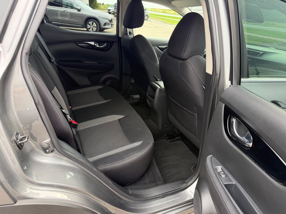Nissan Qashqai 1,3 Dig-T 140 N-Connecta 5d