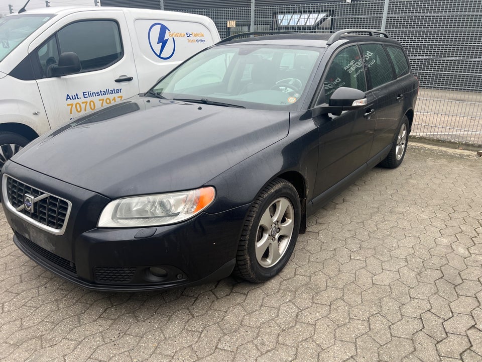 Volvo V70 2,5 T Summum aut. 5d