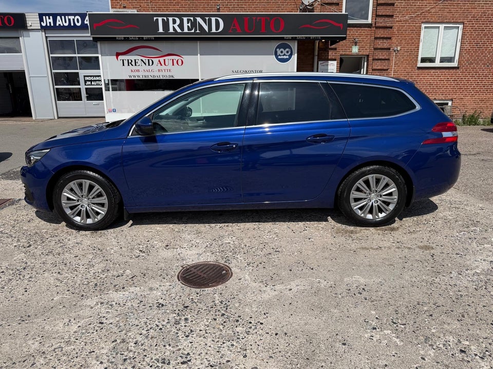 Peugeot 308 1,2 PureTech 130 Selection Sky 5d