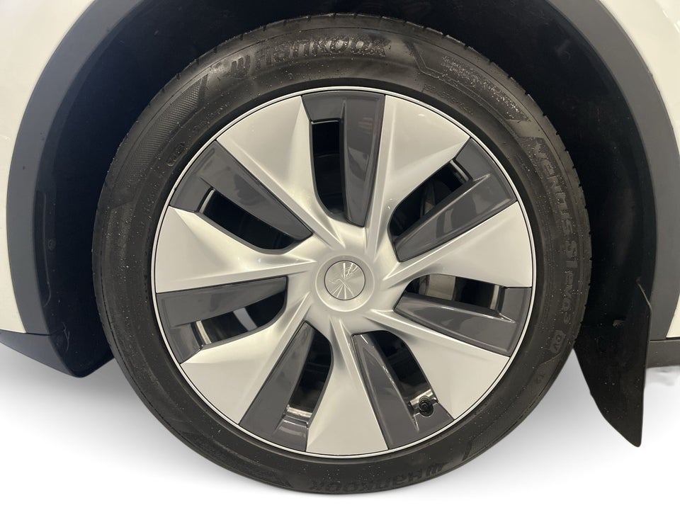 Tesla Model Y Long Range AWD 5d