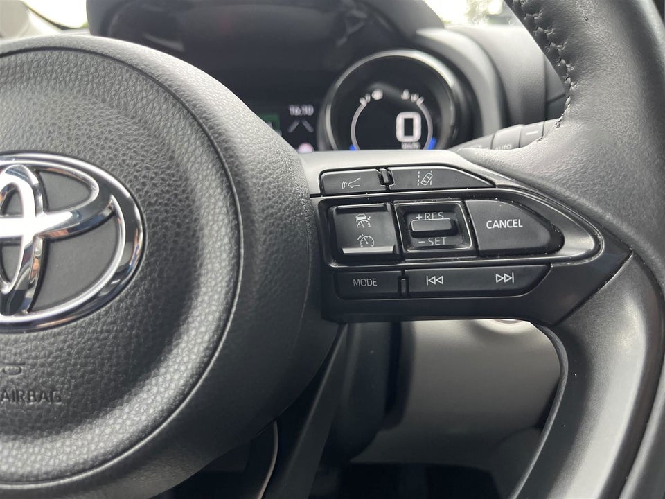 Toyota Yaris 1,5 Hybrid Elegant e-CVT 5d