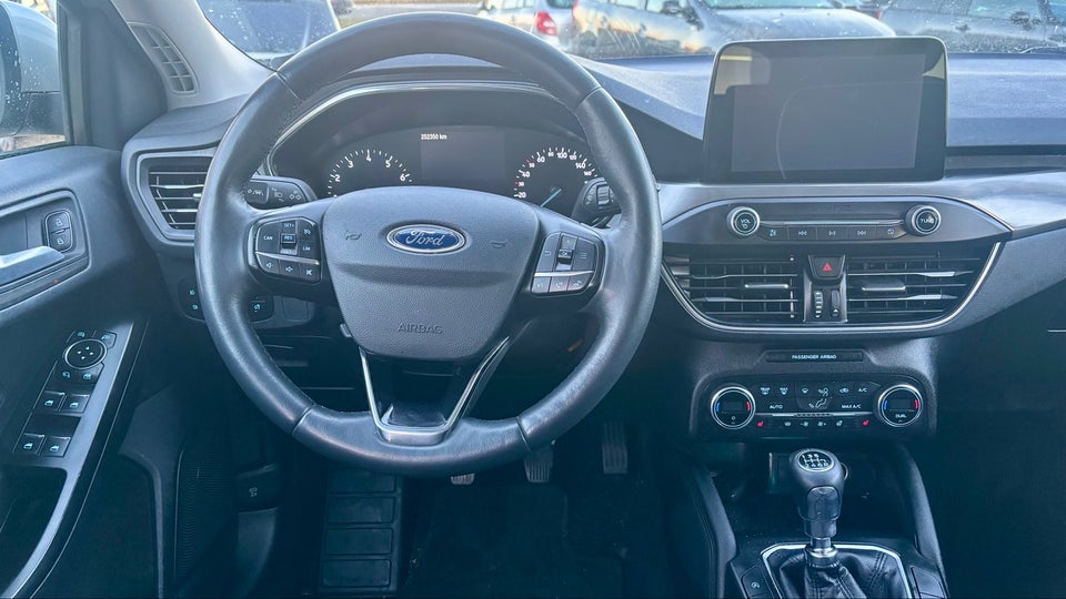 Ford Focus 1,0 EcoBoost Titanium 5d