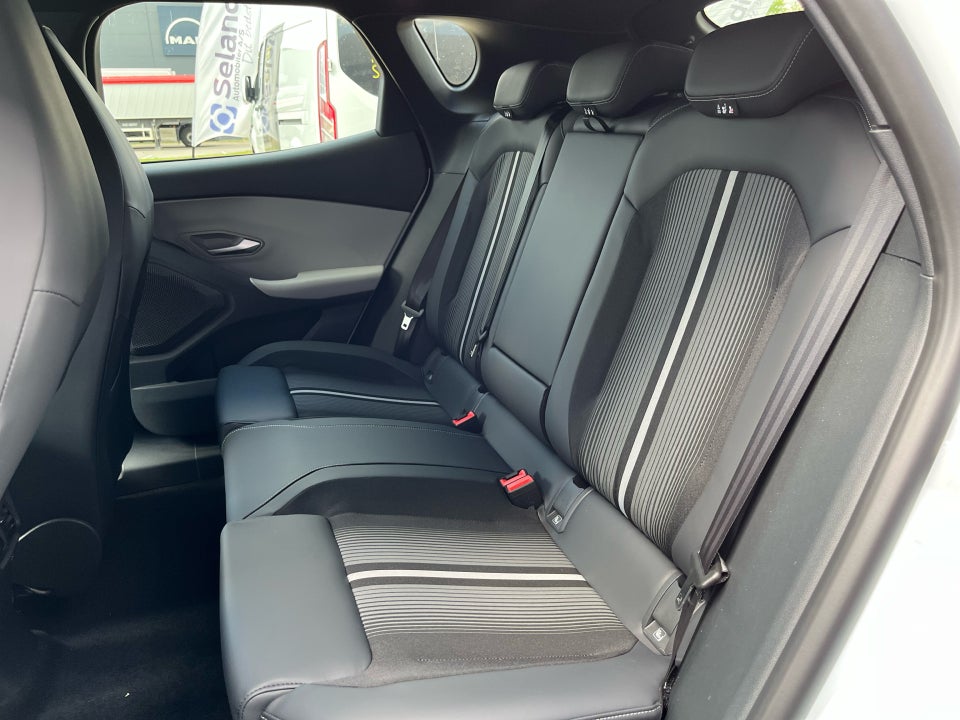 Ford Capri 77 Select Extended Range 5d