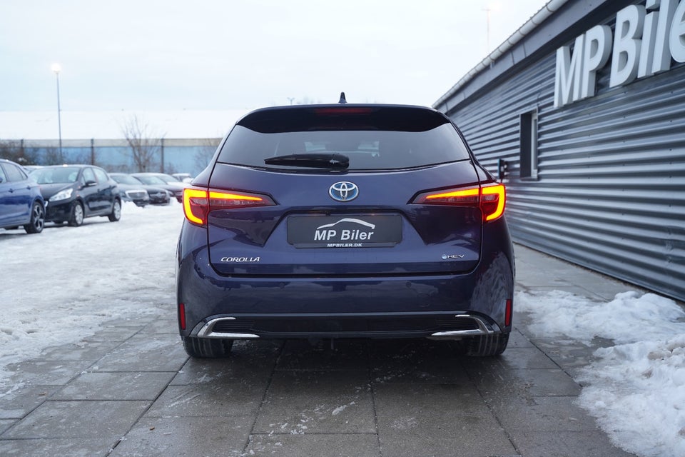 Toyota Corolla 2,0 Hybrid Elegant Touring Sports e-CVT 5d