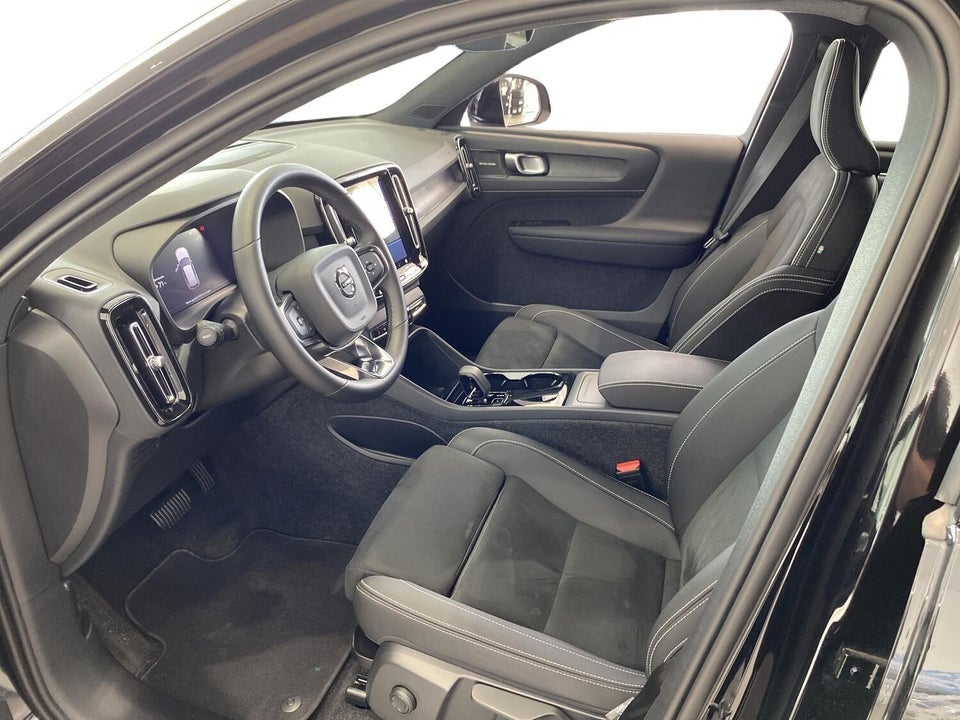 Volvo EX40 Extended Range Black Edition 5d