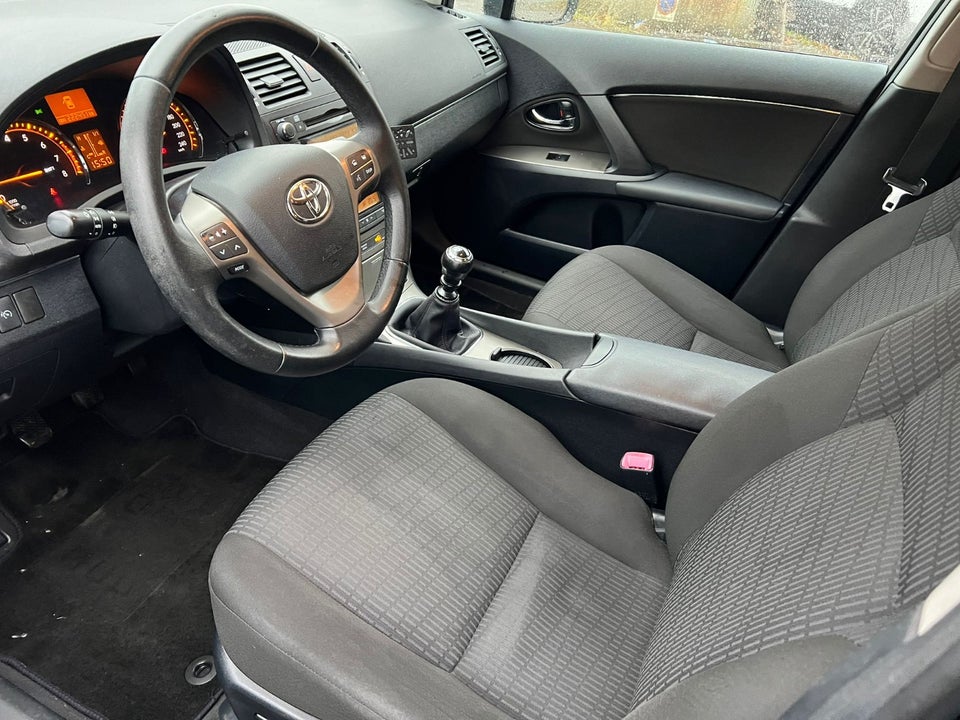 Toyota Avensis 1,8 VVT-i T2 stc. 5d