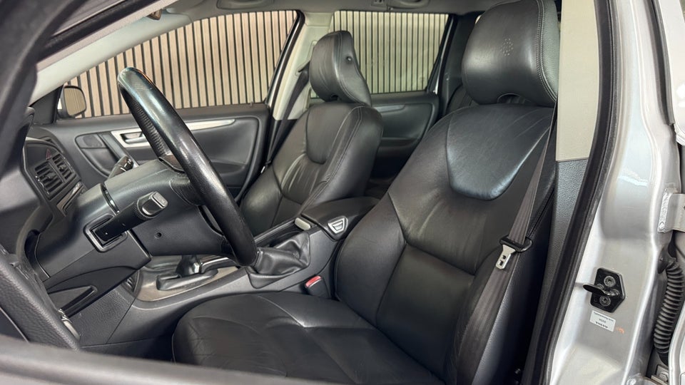 Volvo V70 2,5 T Kinetic 5d