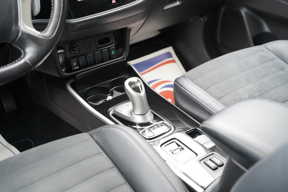 Mitsubishi Outlander 2,4 PHEV Inform+ CVT 4WD 5d