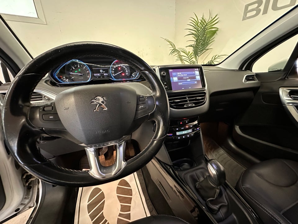 Peugeot 2008 1,6 BlueHDi 100 Allure Sky 5d