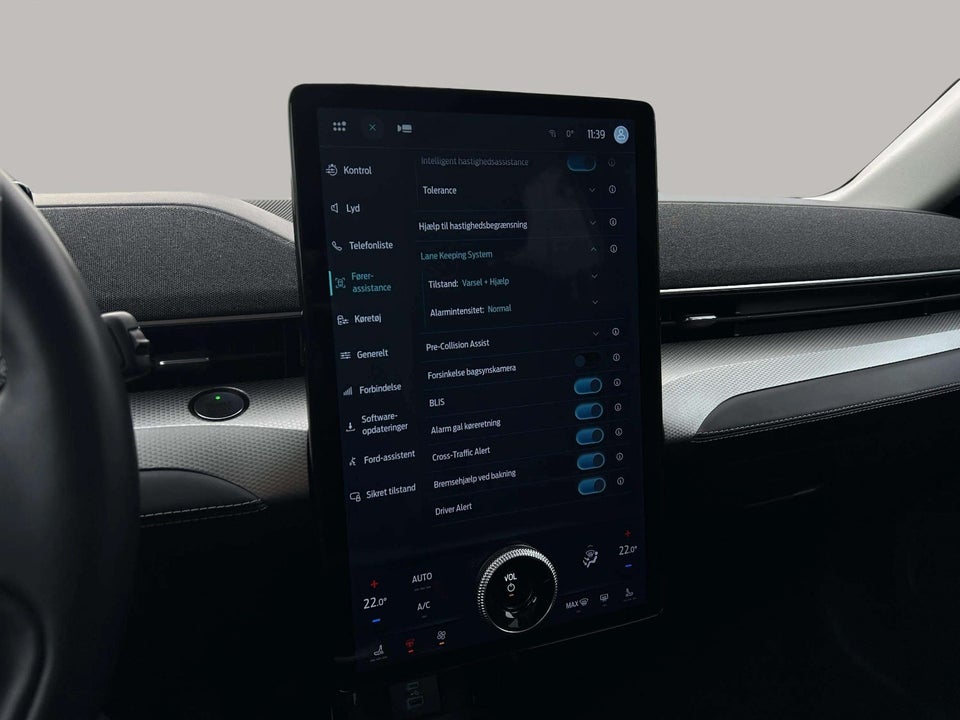 Ford Mustang Mach-E 68 Standard Range 5d