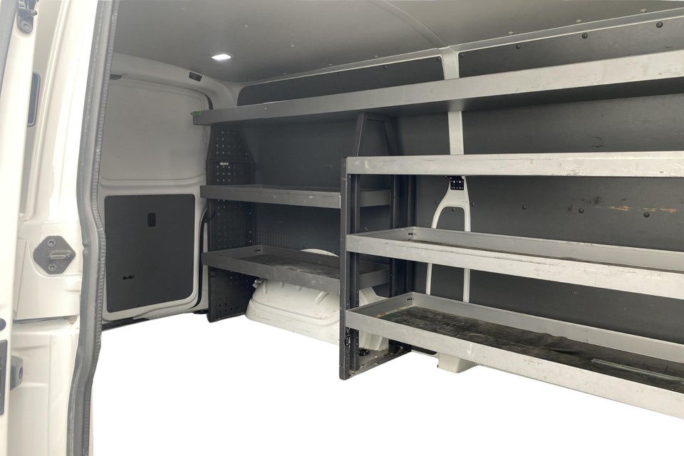 VW Transporter 2,0 TDi 110 Kassevogn lang