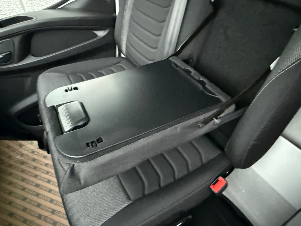 Iveco Daily 3,0 35S18 4100mm Box m/lift AG8