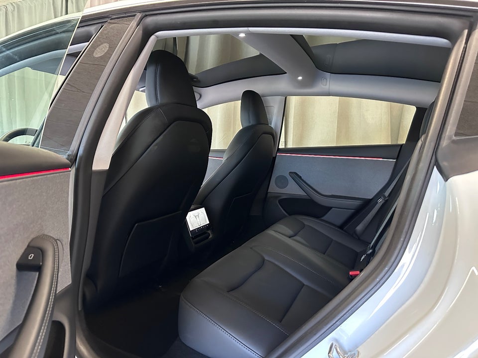 Tesla Model 3 RWD 4d