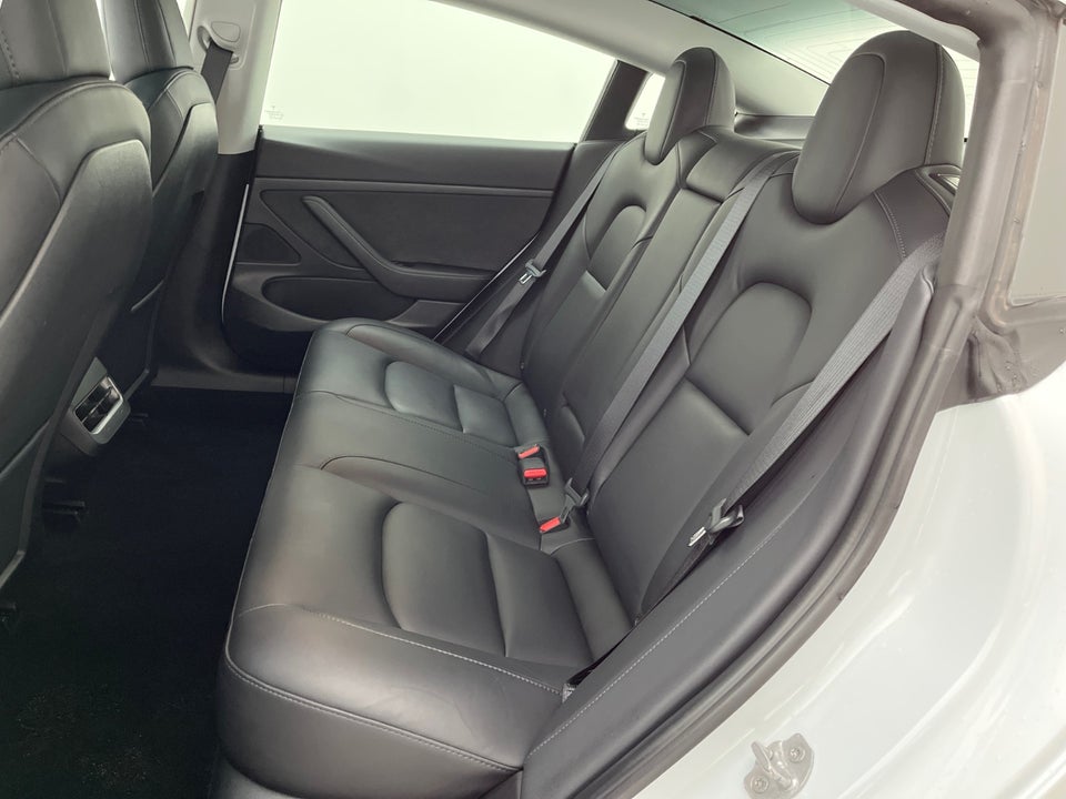 Tesla Model 3 Standard Range+ RWD 4d