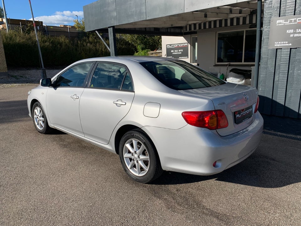 Toyota Corolla 1,6 Luna 4d