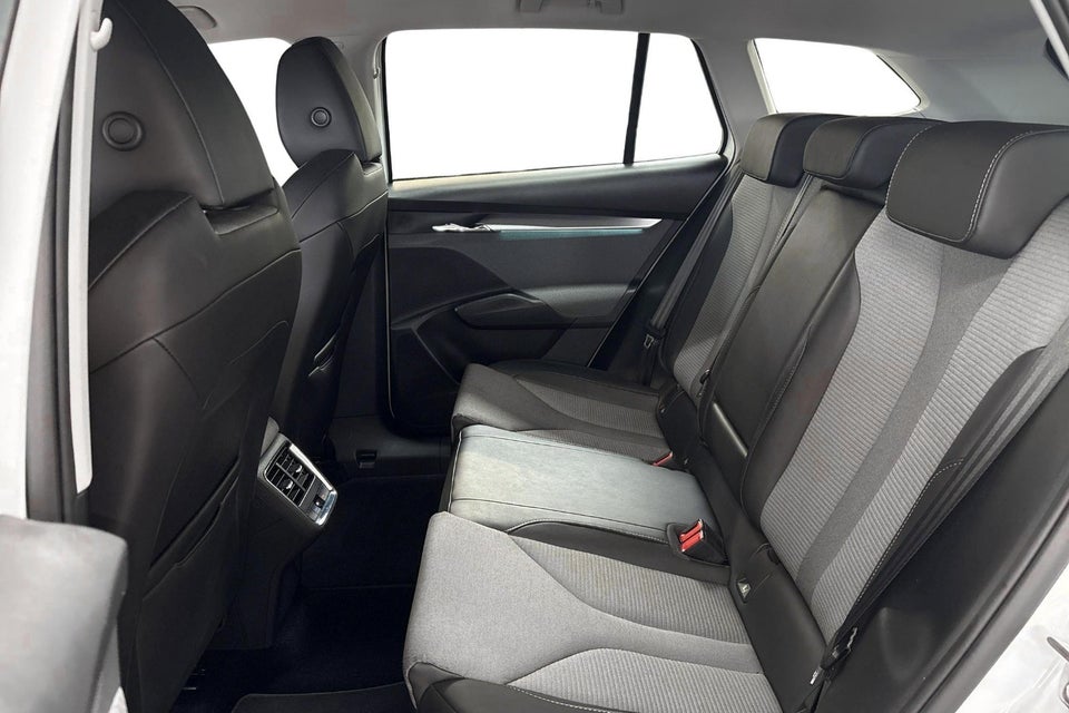 Skoda Enyaq 50 iV Loft 5d