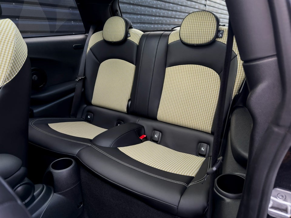 MINI Cooper SE Resolute Edition 3d