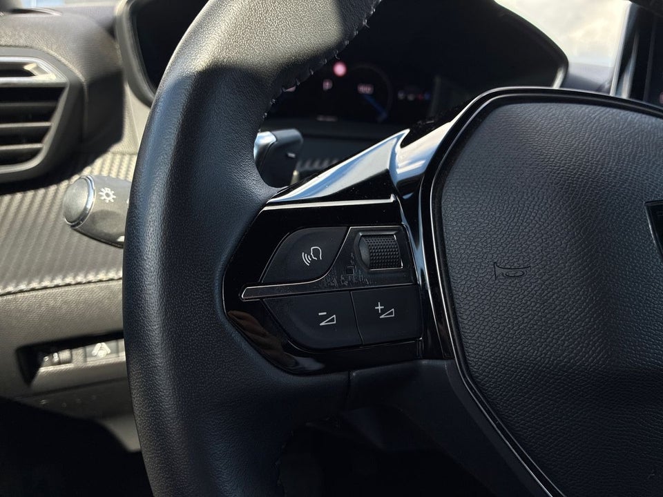 Peugeot 2008 1,2 PureTech 130 First Selection EAT8 5d