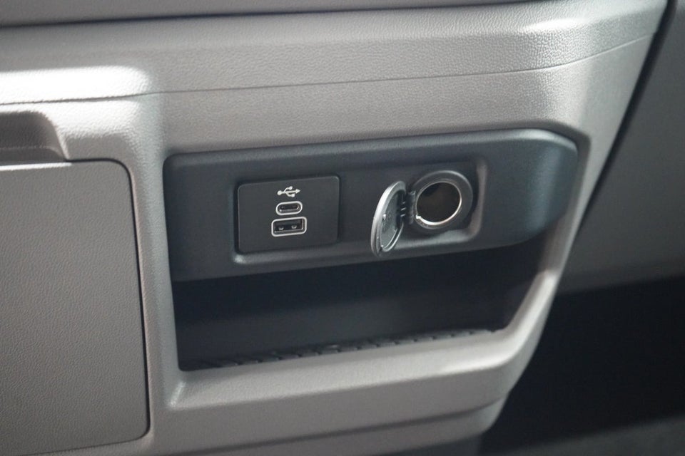 VW e-Caravelle 64 Life SWB