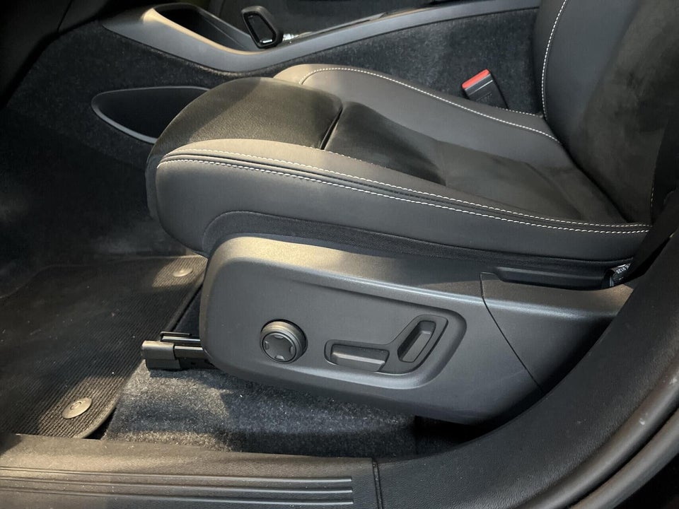 Volvo XC40 P6 ReCharge Pro 5d