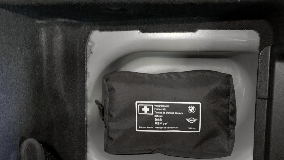 MINI Cooper SE Essential 3d