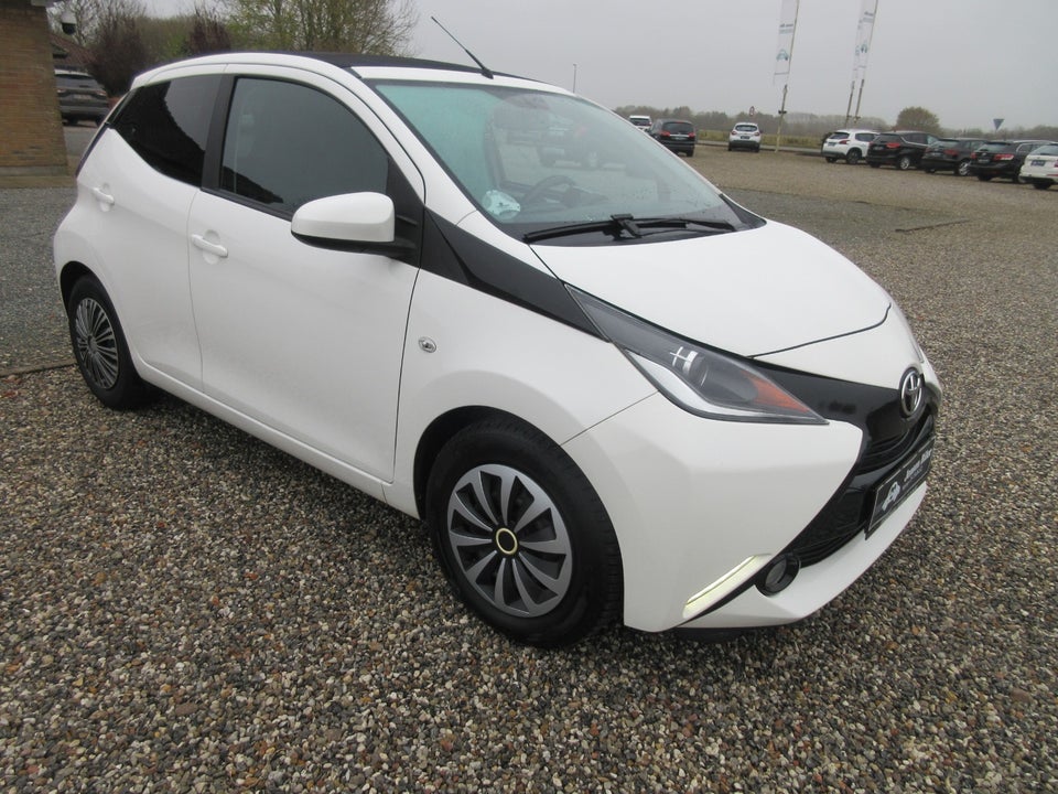 Toyota Aygo 1,0 VVT-i x-wave Sky 5d