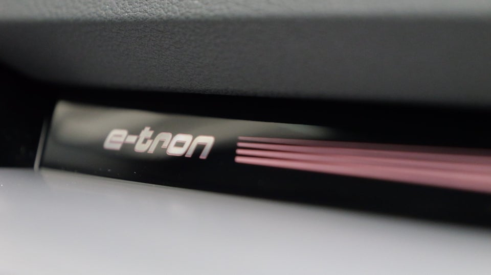 Audi Q8 e-tron 55 Advanced quattro 5d