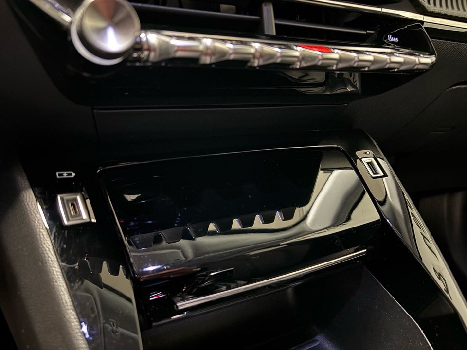 Peugeot 2008 1,2 PureTech 130 Platin Sport EAT8 5d