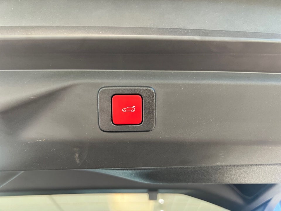 Peugeot e-3008 77 GT Pack 5d