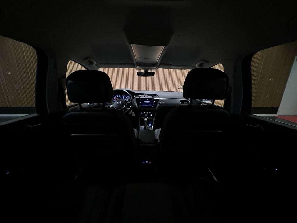 VW Touran 1,6 TDi 115 Comfortline Connect DSG 7prs 5d