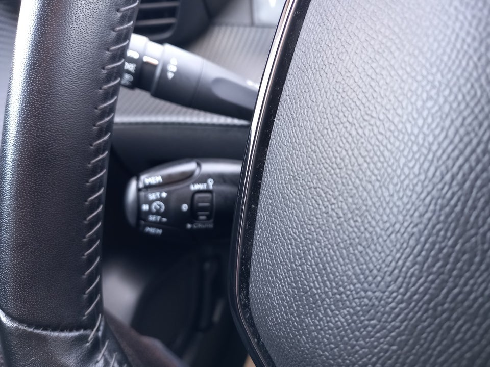 Peugeot e-208 50 Allure 5d