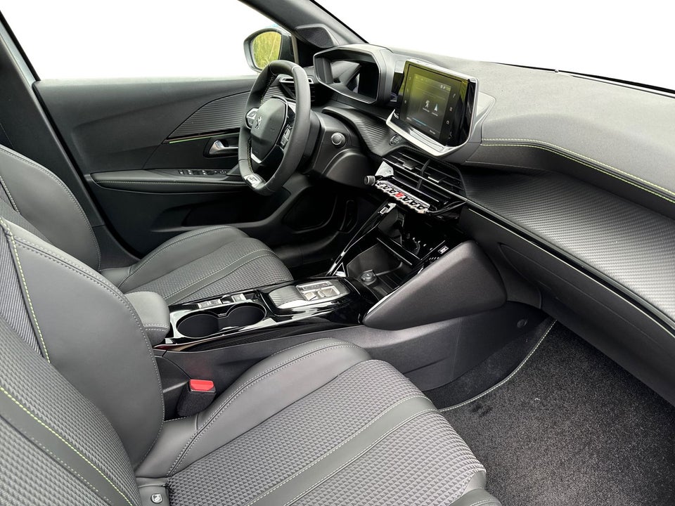 Peugeot e-208 50 GT Sky 5d