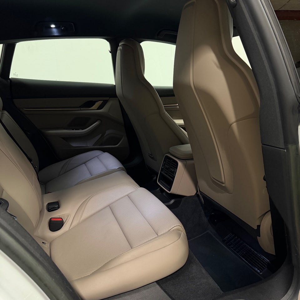 Porsche Taycan Performance+ Sport Turismo 5d